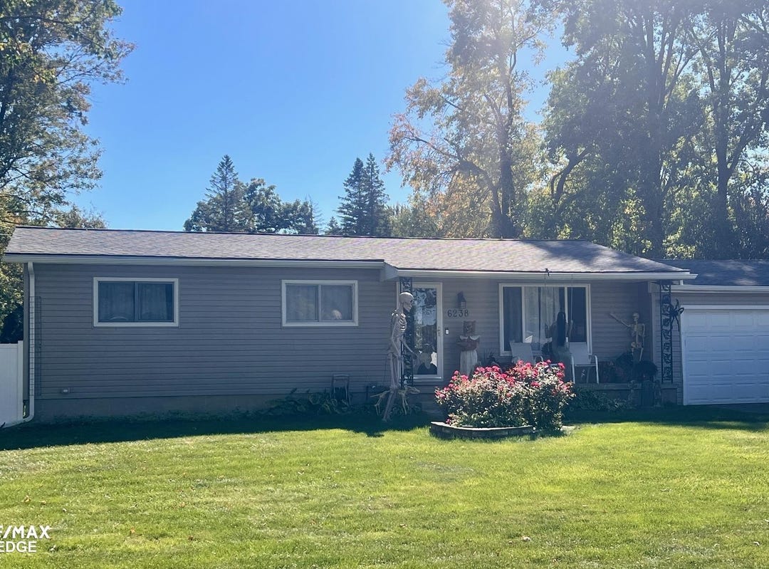 6238 Elro, Burton, MI 48509 House for Sale