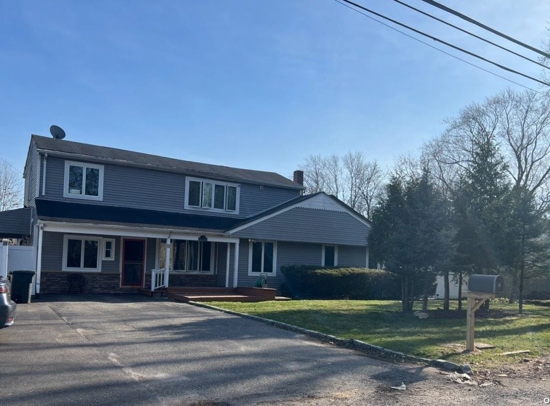 13 Dolores, Central Islip, NY 11722 Townhouse for Sale