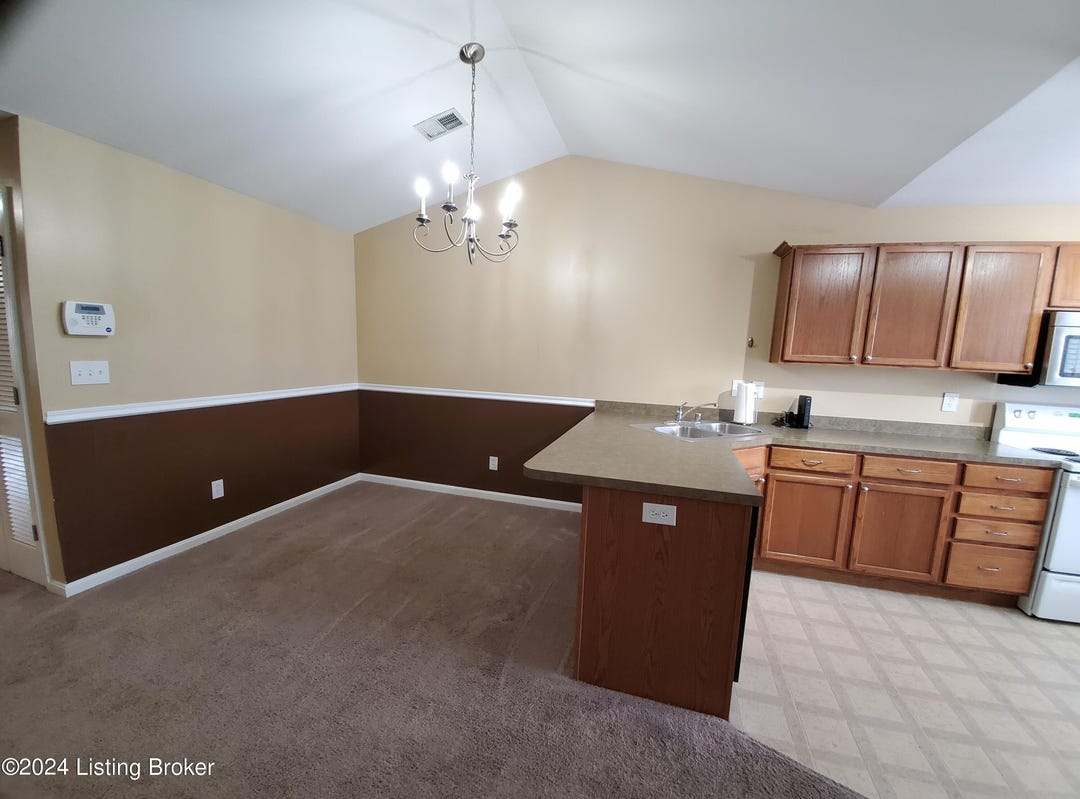 9005 Falcon Crest Ct, Apt 222, Louisville, KY 40219 Apartment for Sale