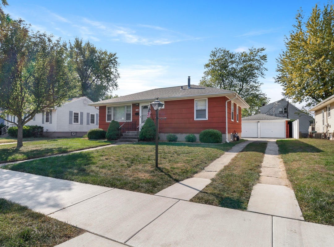 340 N Oakwood Drive, Griffith, IN 46319 House for Sale