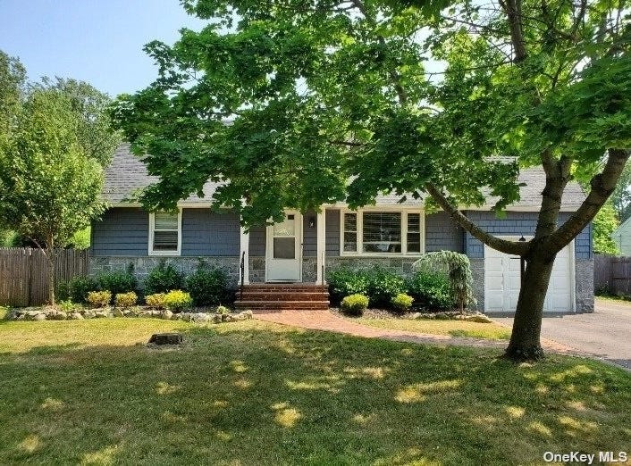 6 Rosalia Court, Smithtown, NY 11787 House for Sale