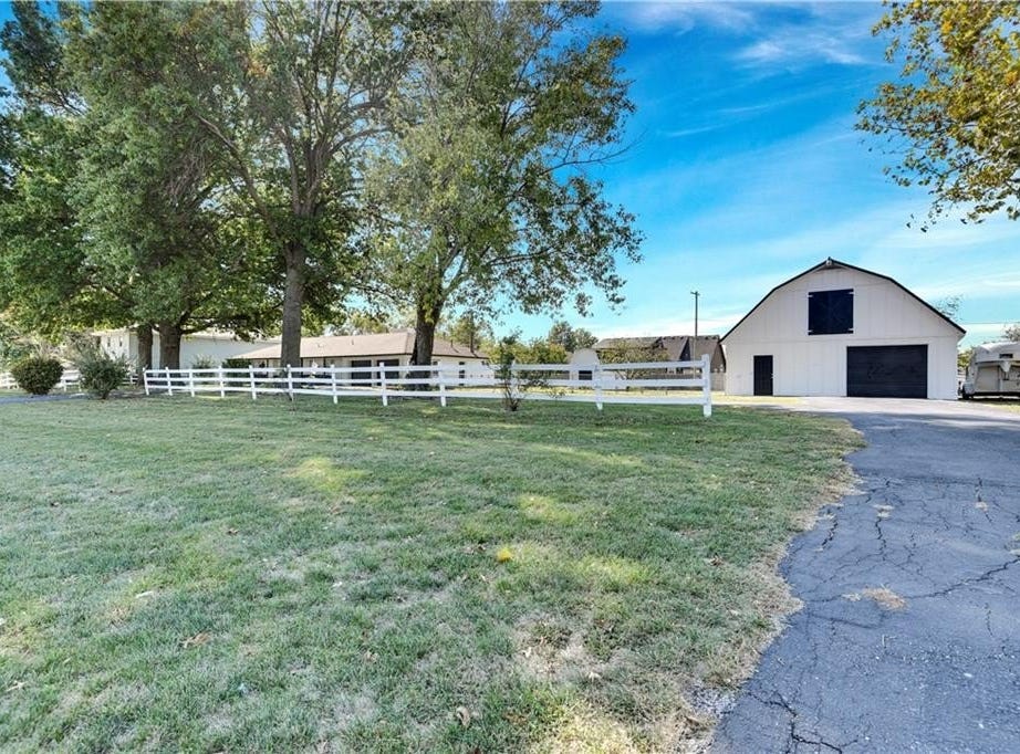 701 S ster Street, Spring Hill, KS 66083 House for Sale realestate