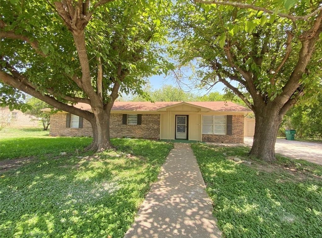 1115 E Ross Street, Hamilton, TX 76531 House for Rent