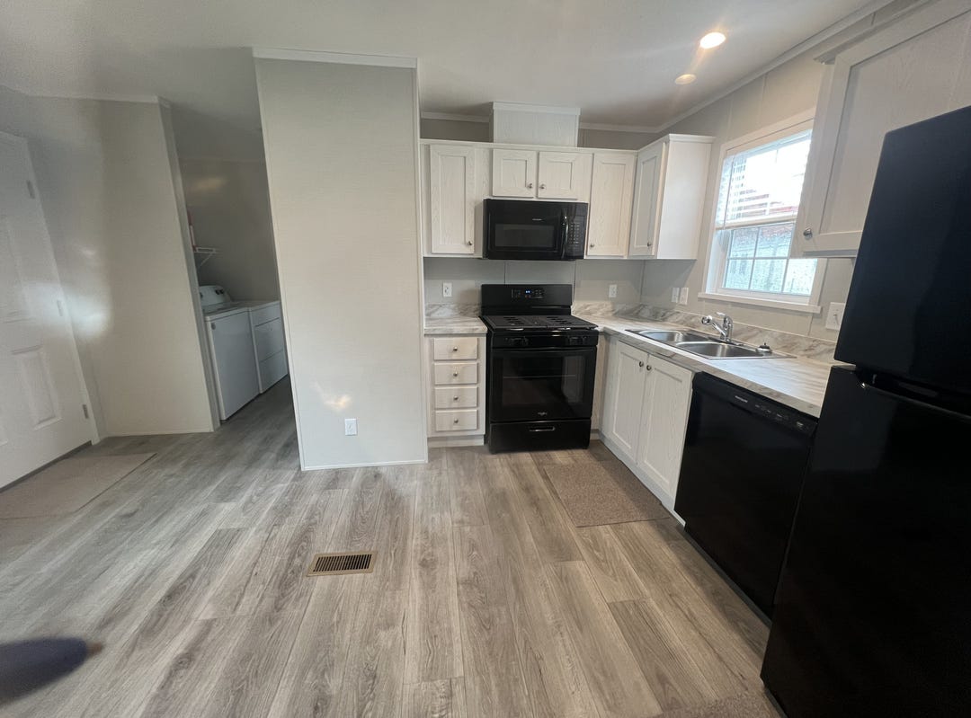 2419 Eight Mile Road, Apt 16, Kawkawlin, MI 48631 House for Rent