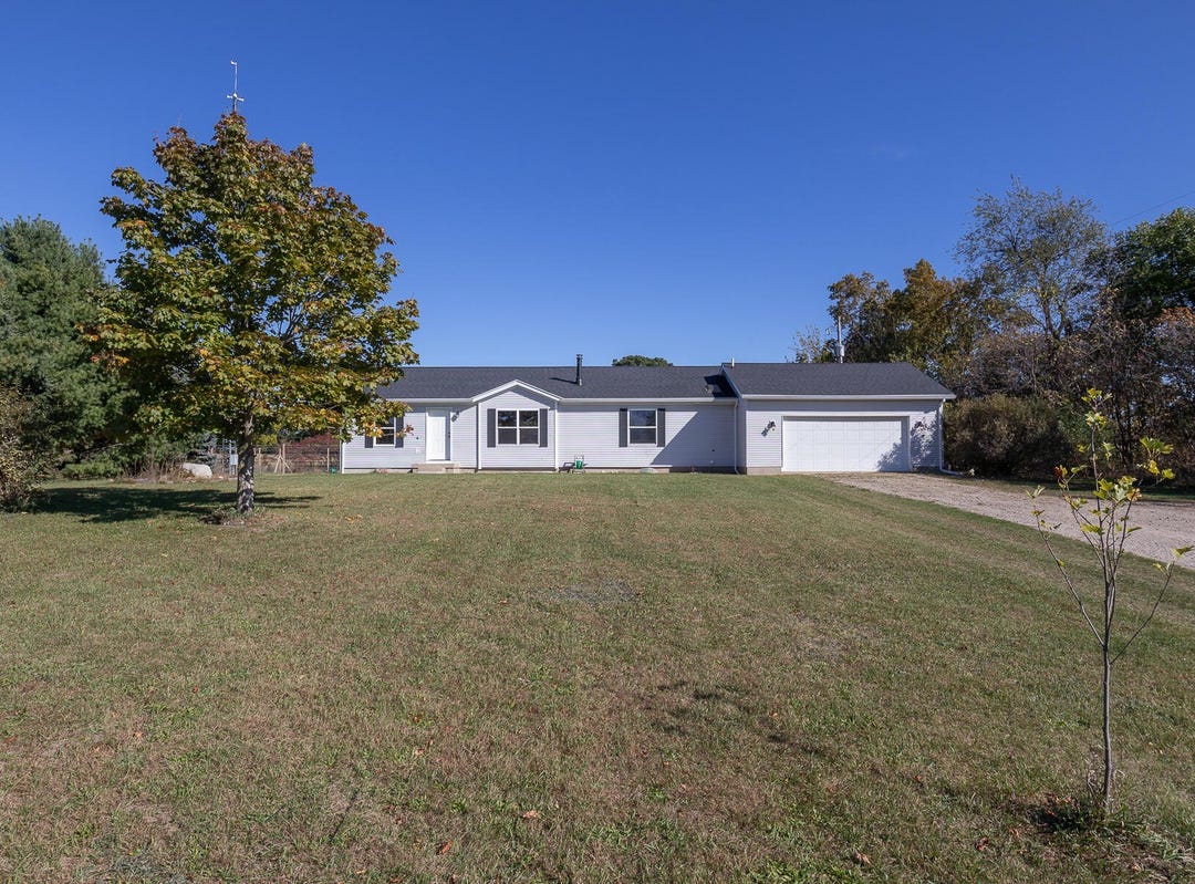 17340 Peach Ridge Avenue NW, Kent City, MI 49330 House for Sale
