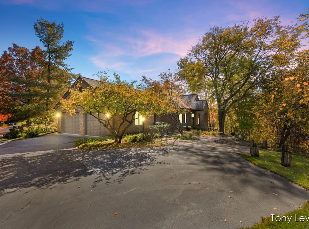 610 Cascade Hills Hollow SE, Grand Rapids, MI 49546 Apartment for Sale