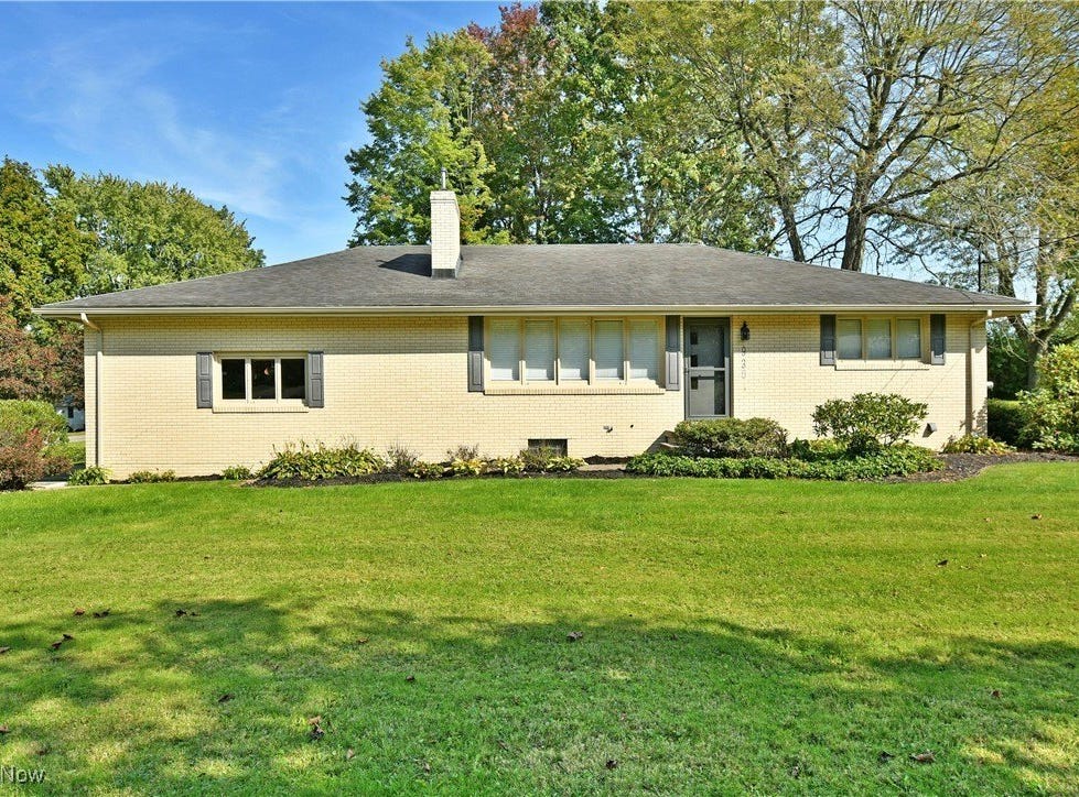 930 Crestwood Drive NE, Brookfield, OH 44403 House for Sale