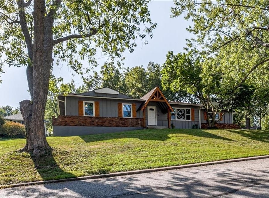 160 Dockside Circle, Lake Tapawingo, MO 64015 House for Sale