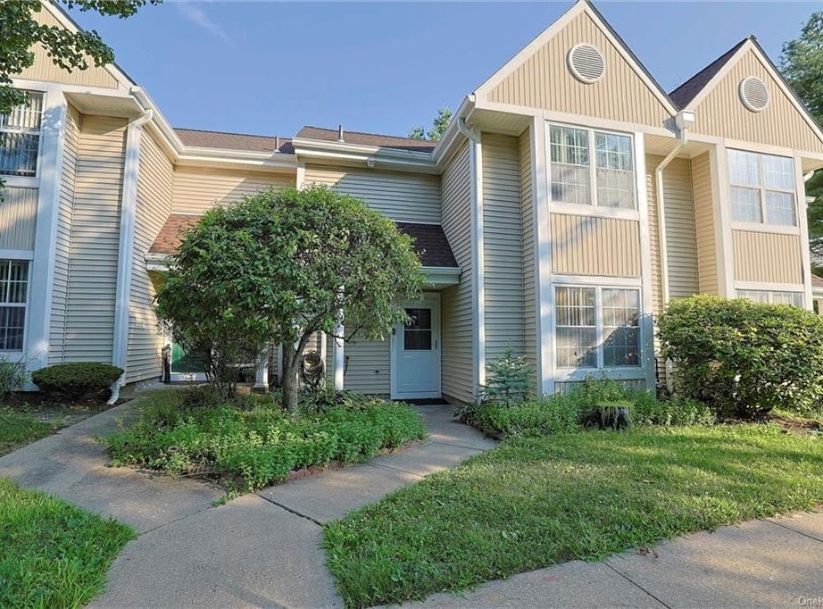 106 Creekside Circle, Spring Valley, NY 10977 Townhouse for Sale