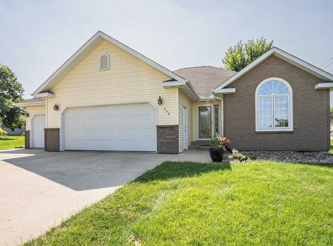 752 Hillcrest Dr, LeMars, IA 51031 House for Sale