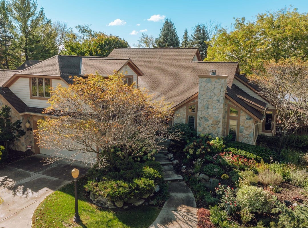 N19w22081 Fox View Ct, Apt 2B, Waukesha, WI 53186 Apartment for Sale