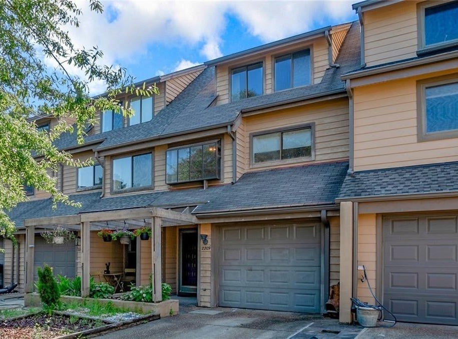 2209 Hermit Thrush Lane, Virginia Beach, VA 23455 Townhouse for Sale