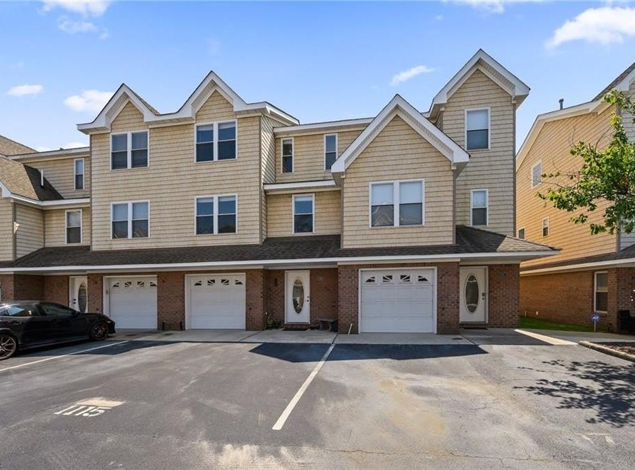 1115 Arlynn Lane, Apt 1115, Virginia Beach, VA 23451 Townhouse for Sale