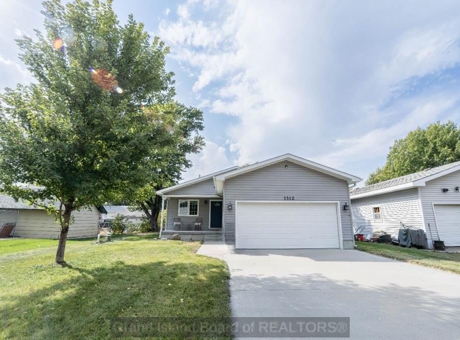 1312 N Ruby Ave, Grand Island, NE 68803 House for Sale