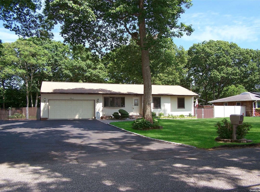 2277 Pine Avenue, Ronkonkoma, NY 11779 House for Sale