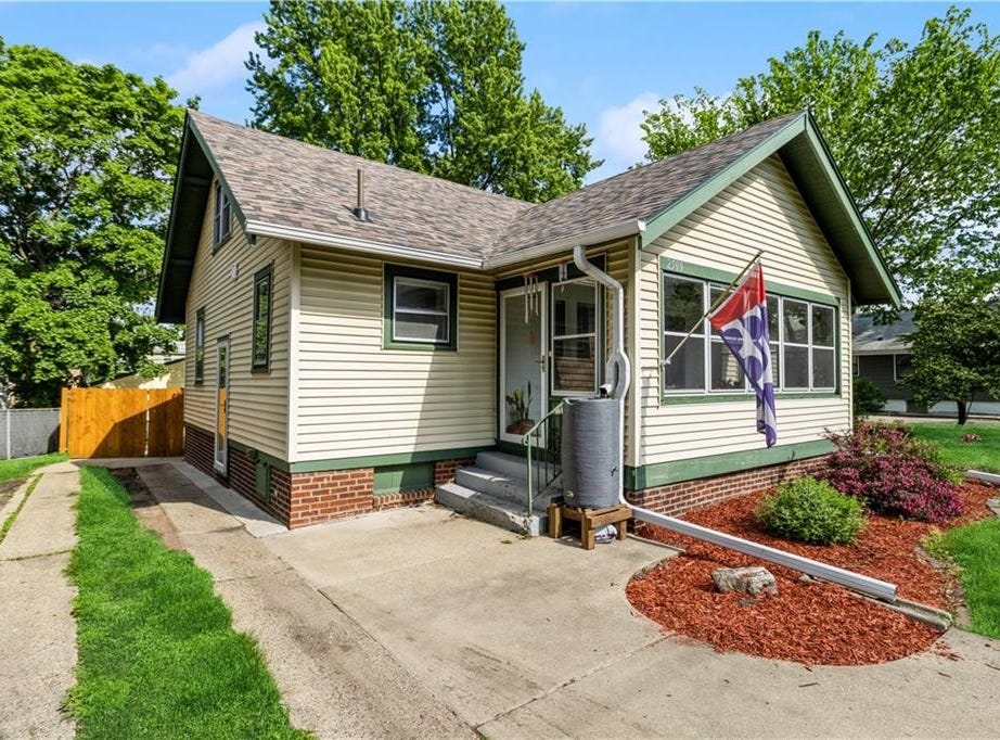 2509 Beaver Avenue, Des Moines, IA 50310 House for Sale