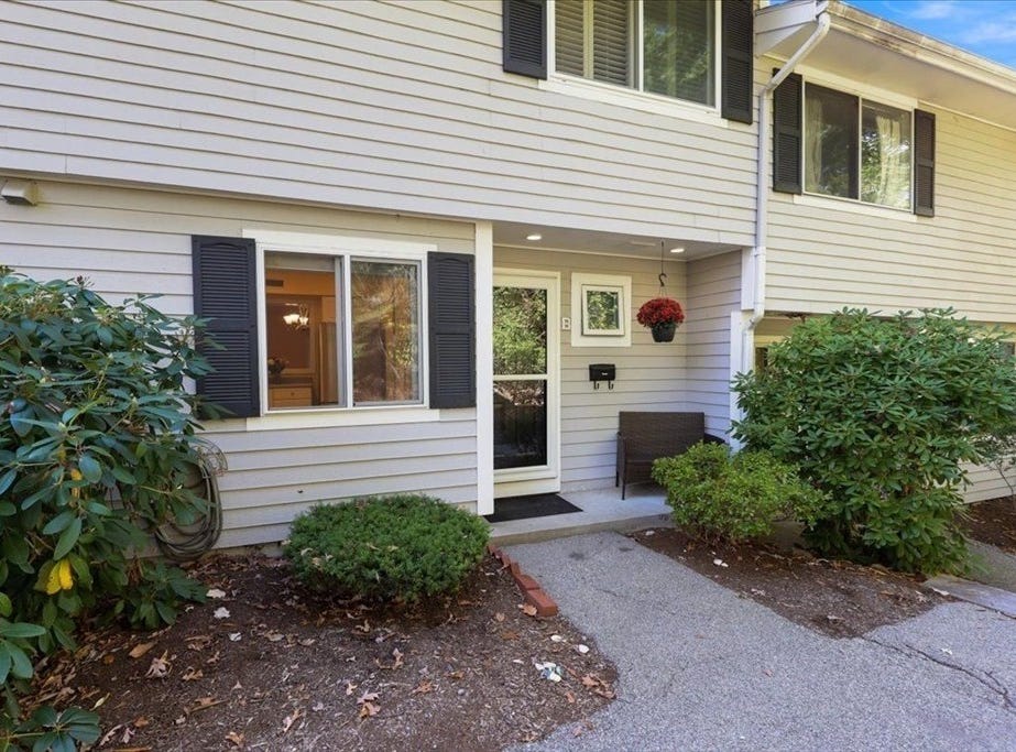 16 Beals Cove Rd, Apt B, Hingham, MA 02043 Apartment for Sale