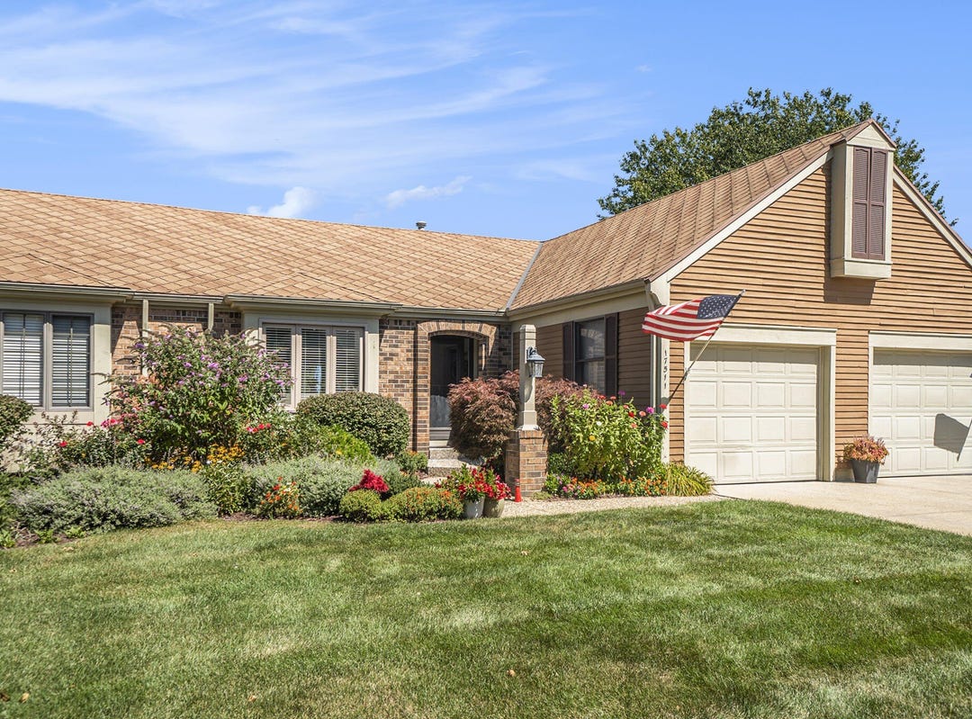 17511 Meadow Wood Road, Ferrysburg, MI 49409 Apartment for Sale