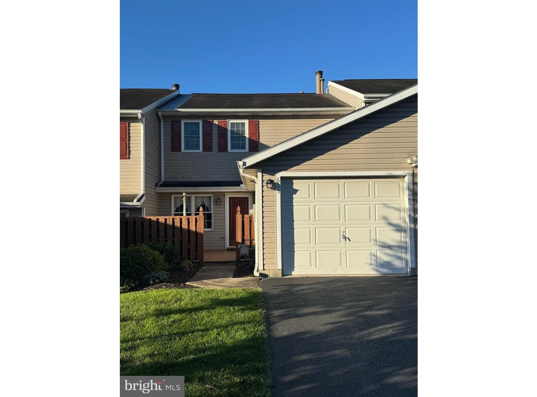 605 BENTWOOD LANE, YORK, PA 17408 Townhouse for Sale