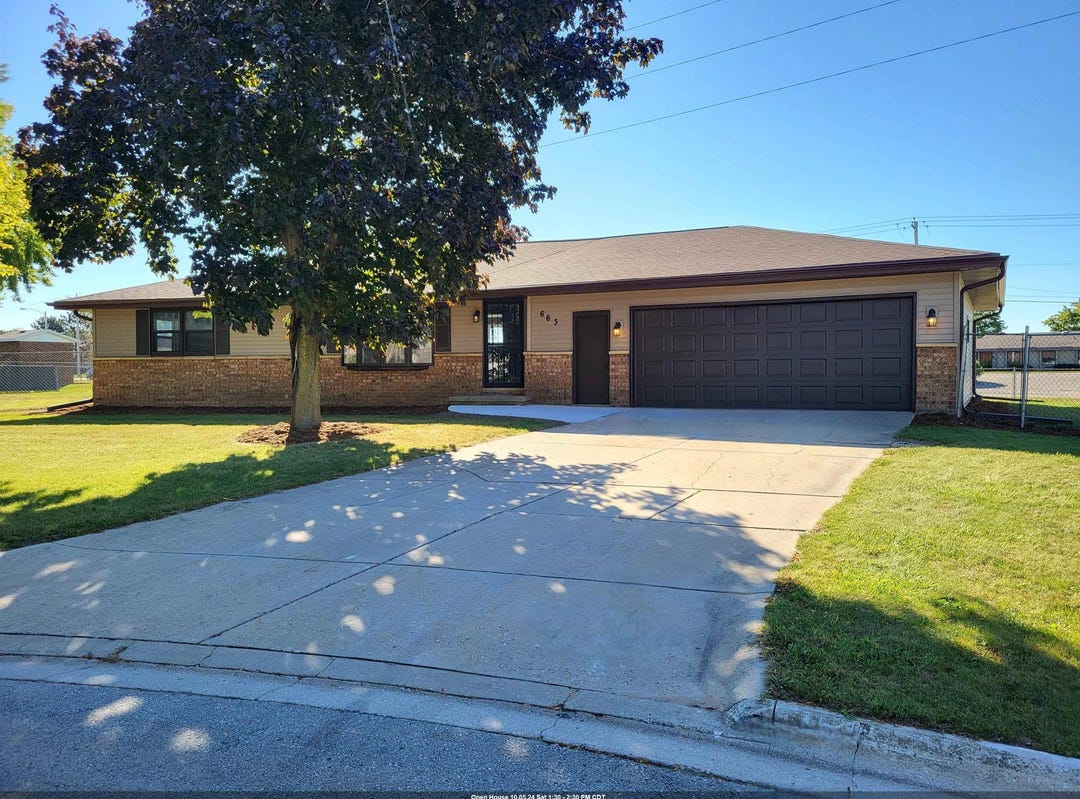 663 CALVIN Court, GREEN BAY, WI 54302 House for Sale