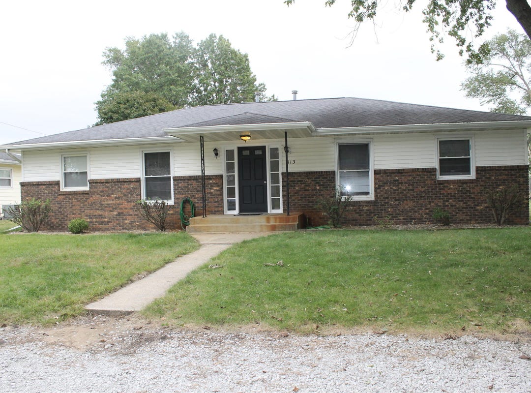 1113 SE Carnation Street SE, DeMotte, IN 46310 Townhouse for Sale