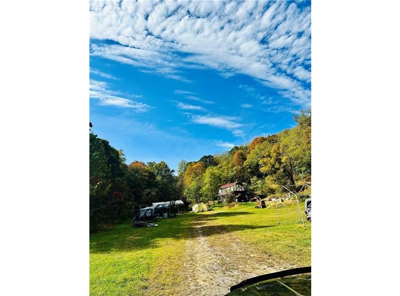 200 Shad Hollow Rd, Center Twp BEA, PA 15061 House for Sale