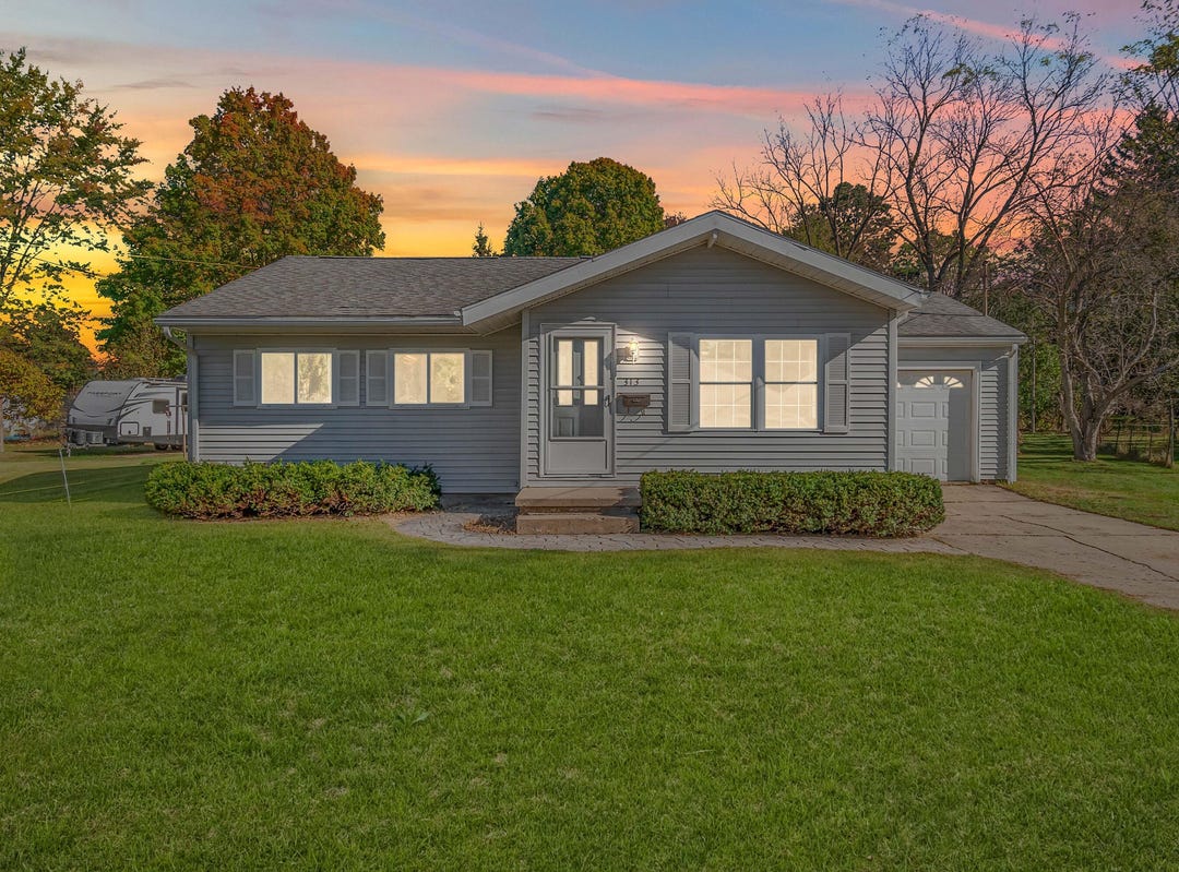 313 Strait Court, Jonesville, MI 49250 House for Sale