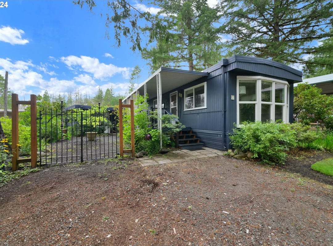 54655 MCKENZIE RIVER DR, Apt 2, Blue River, OR 97413 House for Sale