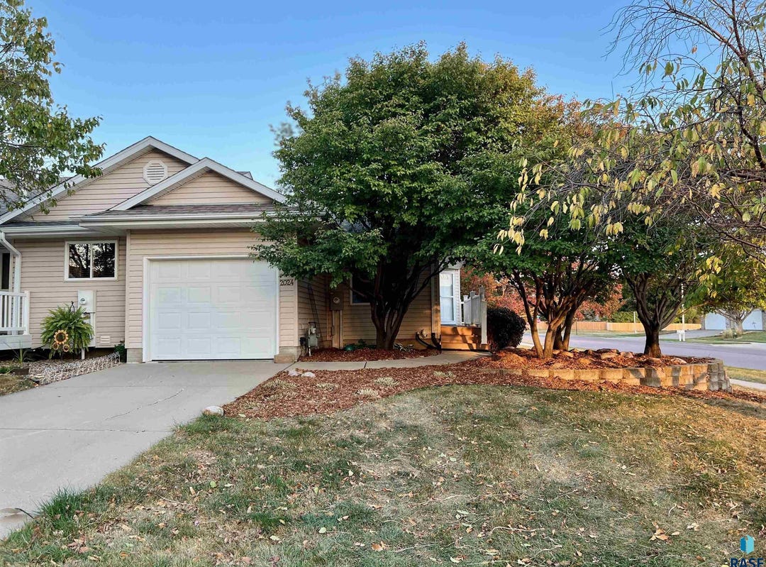 2024 Leah Cir, Sioux Falls, SD 57106 Townhouse for Sale