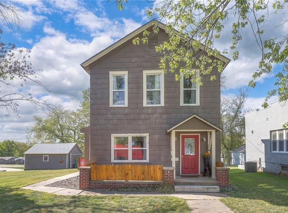 408 S Silver Street, Paola, KS 66071 House for Sale