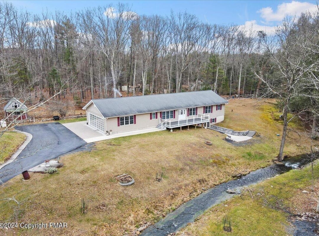 141 Spruce Woods Road, Stroudsburg, PA 18360 House for Rent