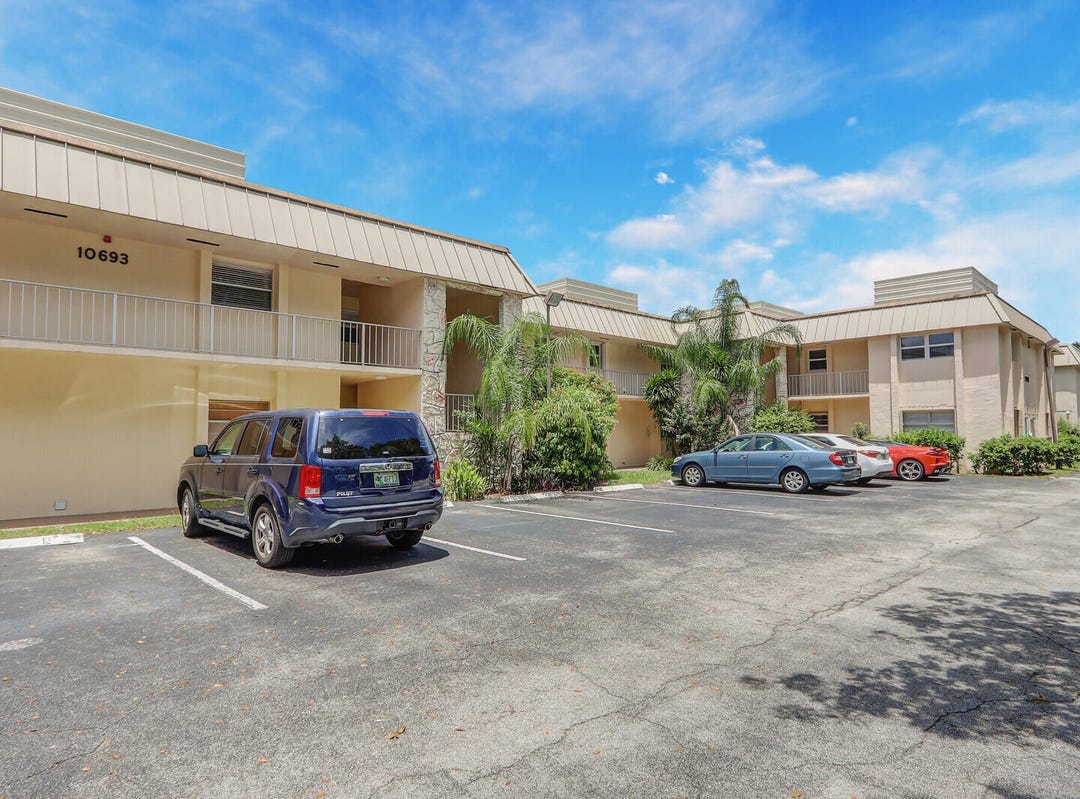 10693 N Military Trail, Apt 15, Palm Beach Gardens, FL 33410 Apartment