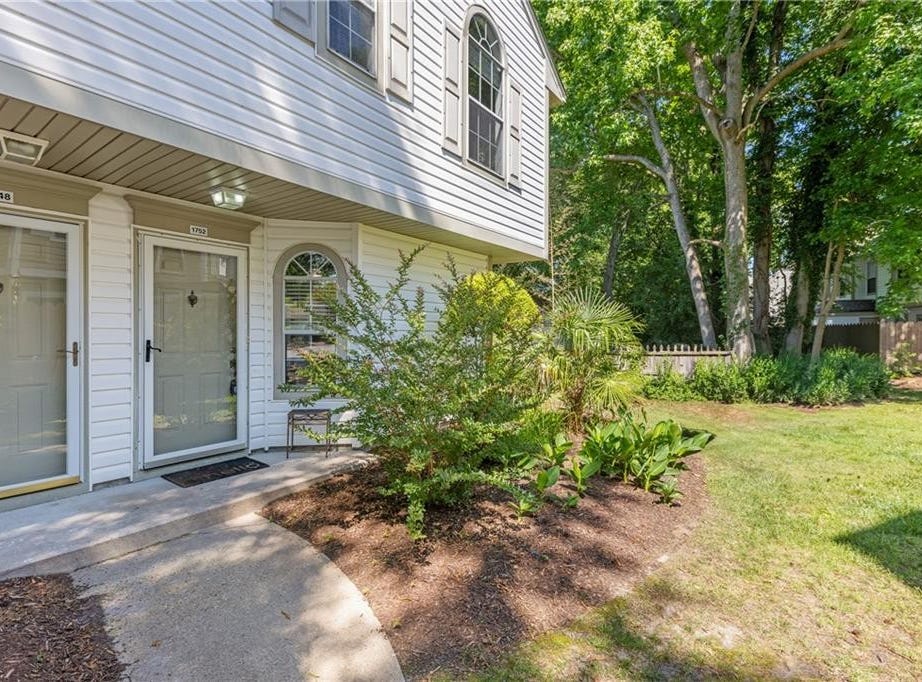 1752 Pattington Circle, Virginia Beach, VA 23454 Townhouse for Sale
