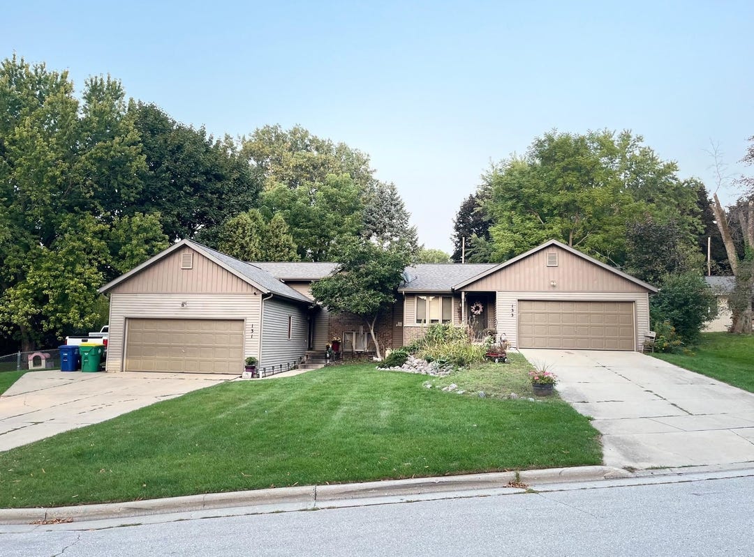 131 JOAN Avenue, GREEN BAY, WI 54302 Townhouse for Sale