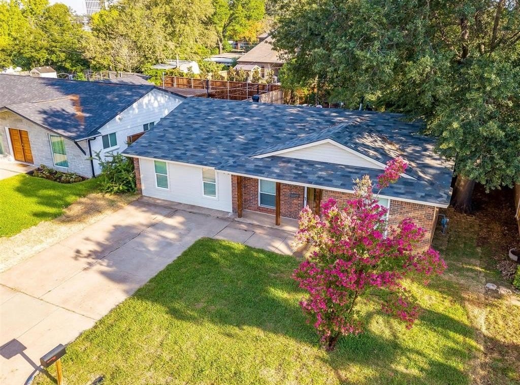 1011 WILDWOOD Drive, Arlington, TX 76011 House for Sale