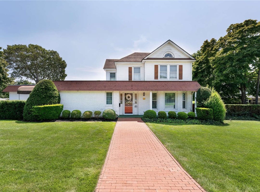 94 E Montauk Highway, Hampton Bays, NY 11946 Other for Sale