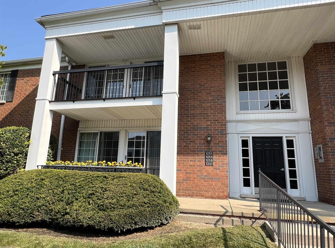 1259 Woodbridge, Saint Clair Shores, MI 48080 Apartment for Sale