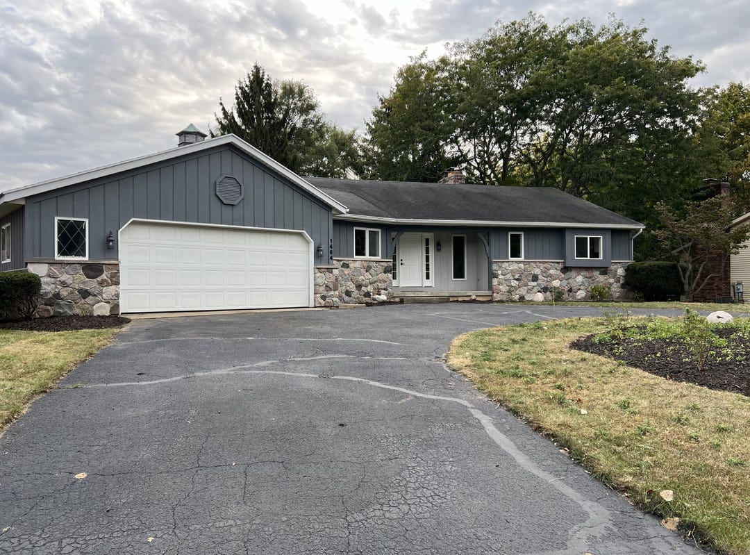1464 Maple Hollow Street SE, Kentwood, MI 49508 House for Sale