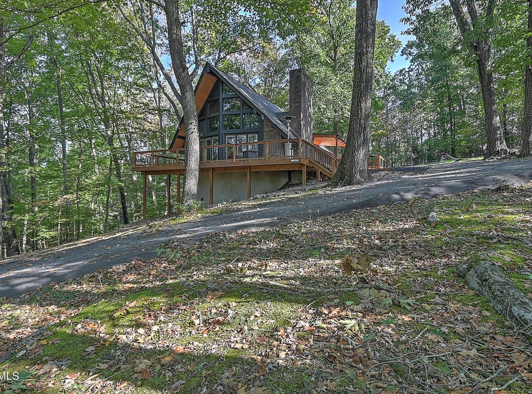 1503 Woodridge Drive, Johnson City, TN 37604 House for Sale