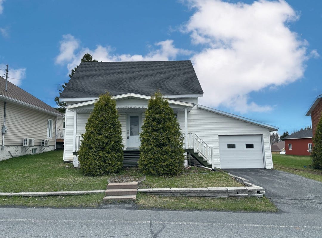 695 Rue Principale, SainteRosedeWatford, QC G0R4G0, CA, SainteRose