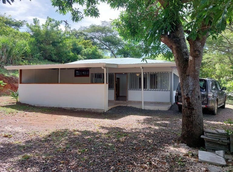 RIVER RANCH Country home with creek and mountain views, Quebrada