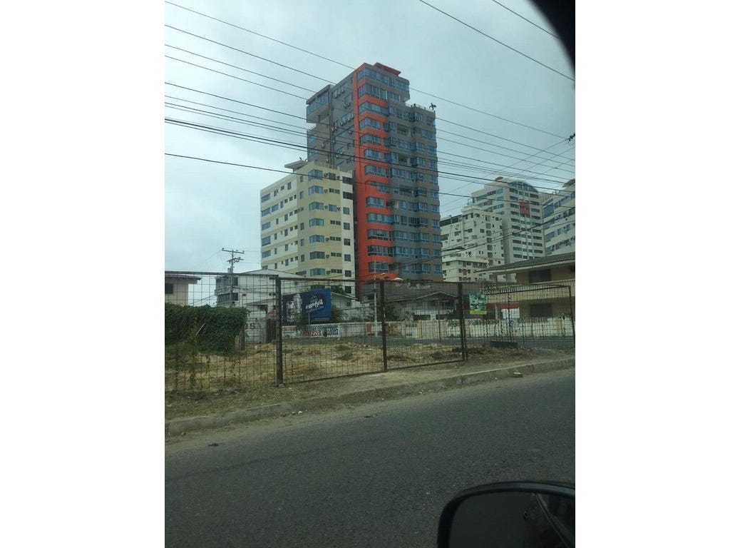 En Ecuador/Santa Elena/Salinas Oceanfront Apartment For Sale in San Lorenzo Salinas, Salinas