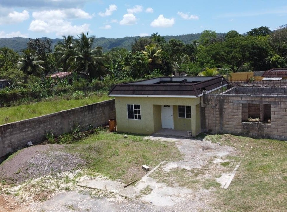 Bog Walk, Saint Catherine Parish, Address available on request House