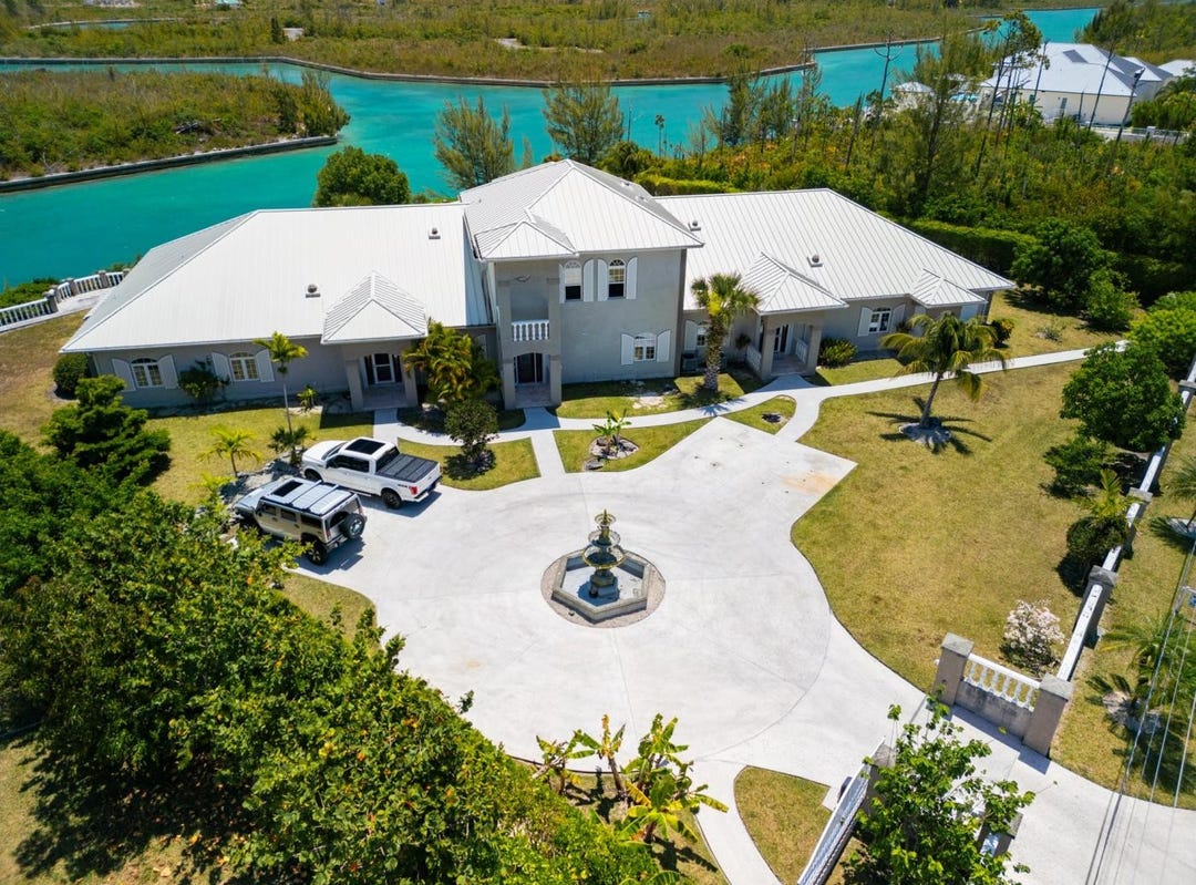 Hong Kong Avenue, Grand Bahama, Freeport House for Sale