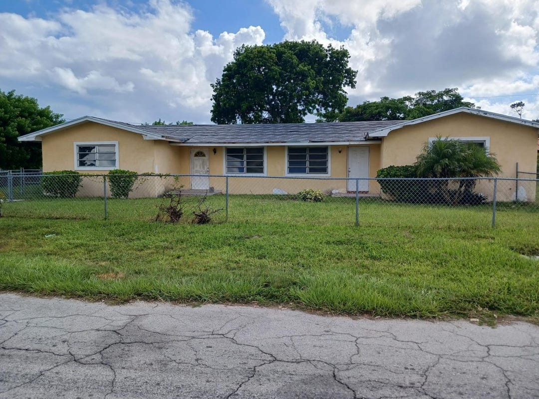 Close, Grand Bahama, Freeport Apartment for Sale