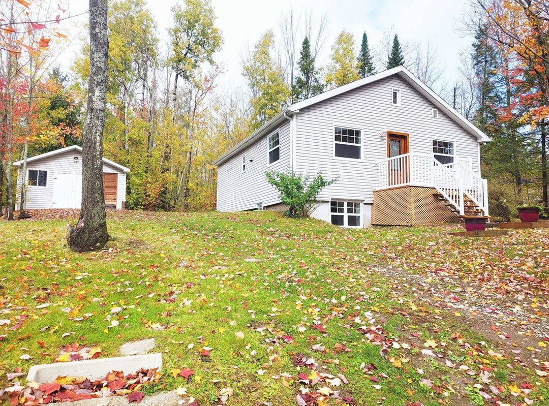 260 Rue du BorddelEau, SainteCatherinedeHatley, QC J0B0C6, CA