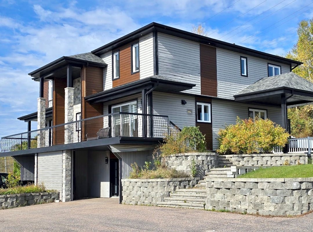 2420 Boul. Laflèche, QC G5C1E4, CA, Québec