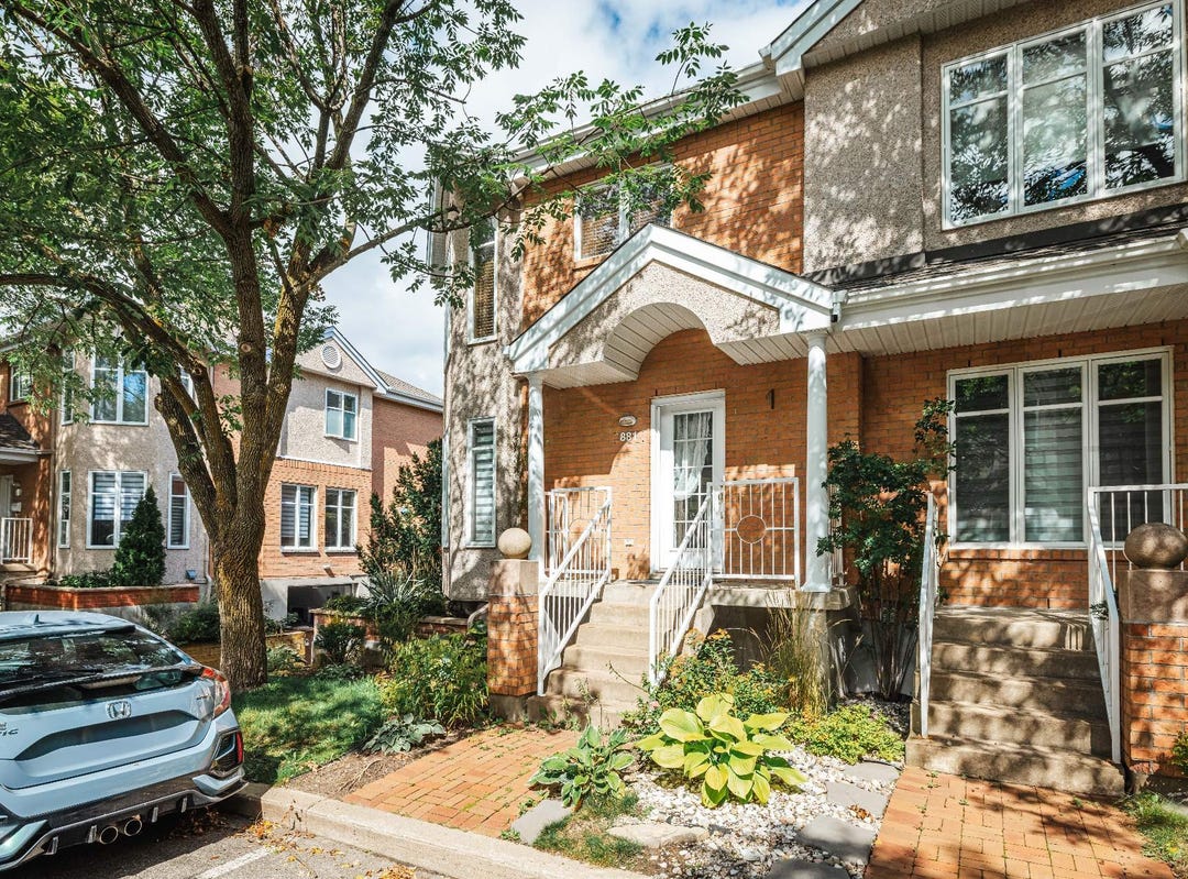 881 Rue de Lausanne, Vimont, QC H7K3P8, CA, Vimont, Québec H7K3P8 House