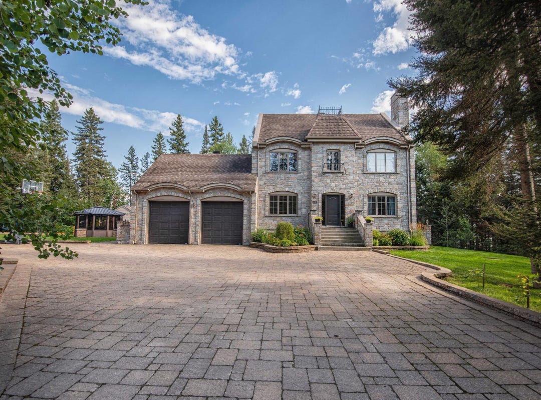 17 Rue Grenier, ValdOr, QC J9P0B9, CA, Vald'Or, Québec J9P0B9 House