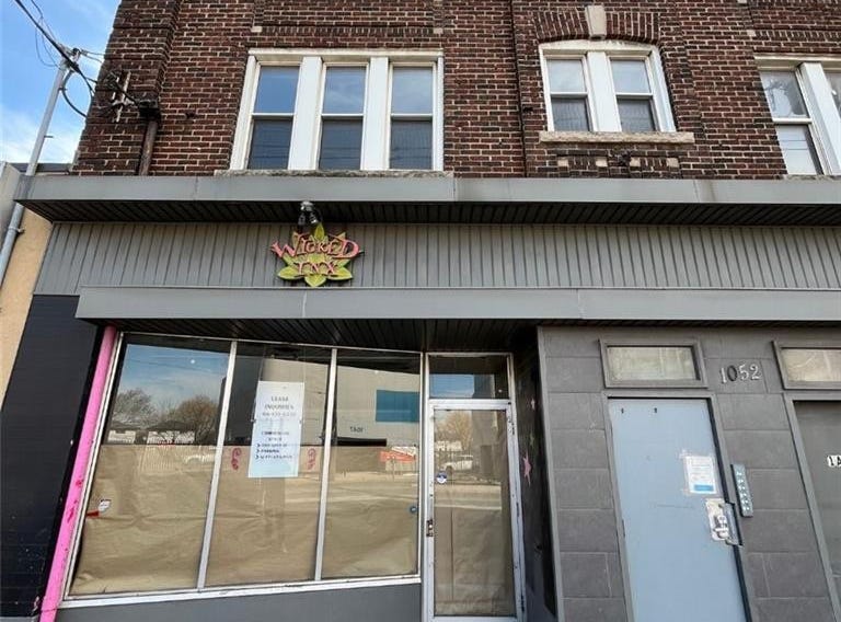 1052 Barton Street, Hamilton, Ontario L8L 3E5 House for Rent